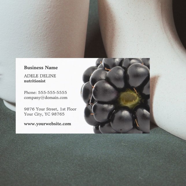 Tarjeta De Visita Nutricionista de frutas de Blackberry moderna y ún (Subido por el creador)