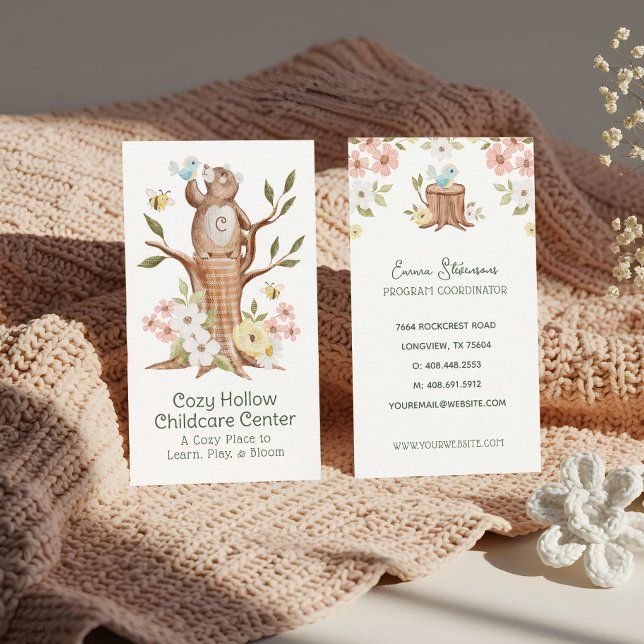 Tarjeta De Visita Oso de Bosque Tejido Guardería Infantil Cuidado de (Knitted Woodland Bear Floral Childcare Daycare Business Card)