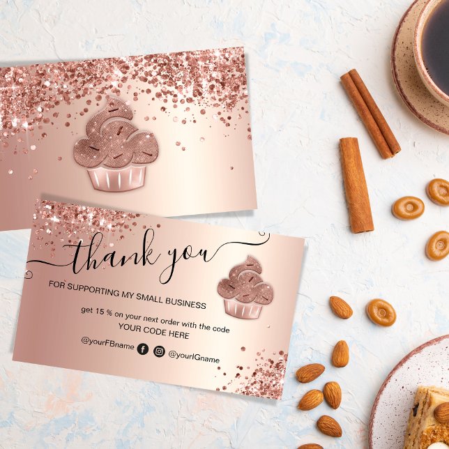 Tarjeta De Visita Pastel de pastelería Pastelería Purpurina Dris Ros (Pastry and home made cakes business marketing material with a rose gold glitter cupcake design.)