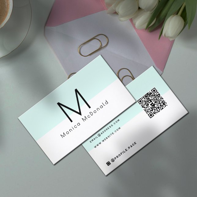 Tarjeta De Visita Pastel minimalist monogram  (Subido por el creador)
