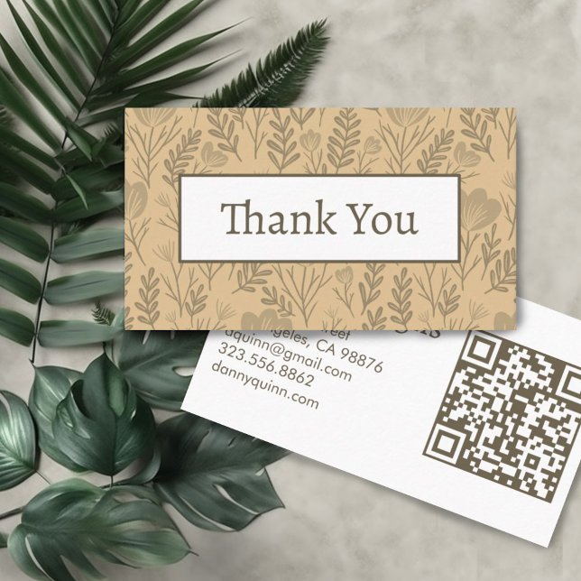 Tarjeta De Visita Patrón floral Elegante Orden Botánico Gracias (Neutral tan colored floral pattern on this custom thank you business card with QR code)