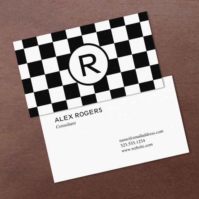 Tarjeta De Visita Patrón negro y blanco controlado, monograma Person (Black and White Checkered Pattern, Custom Monogram Business Card, front/back in situ)