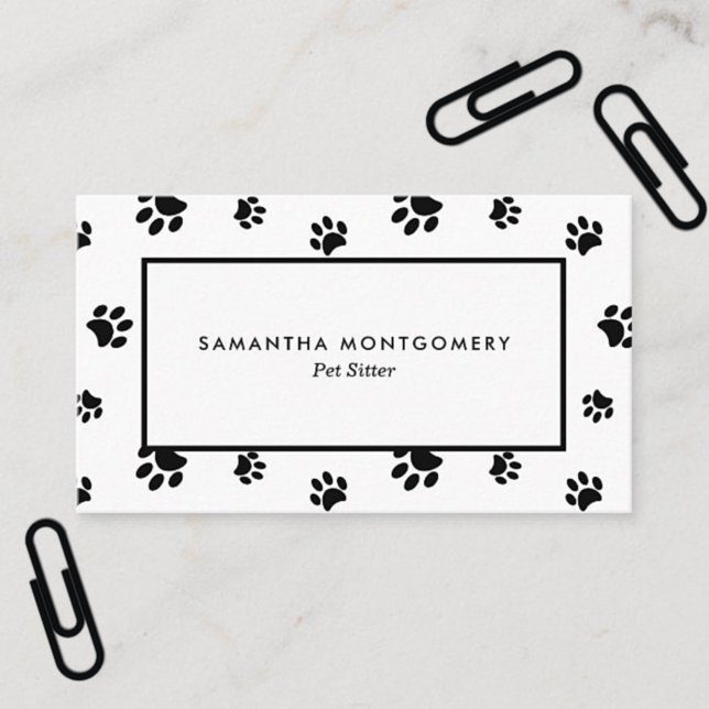 Tarjeta De Visita Pinta blanca y negra imprime sitio Mascota profesi (White and Black Paw Prints Professional Pet Sitter Business Card)