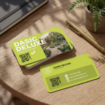 Tarjeta de visita profesional con logotipo y códig