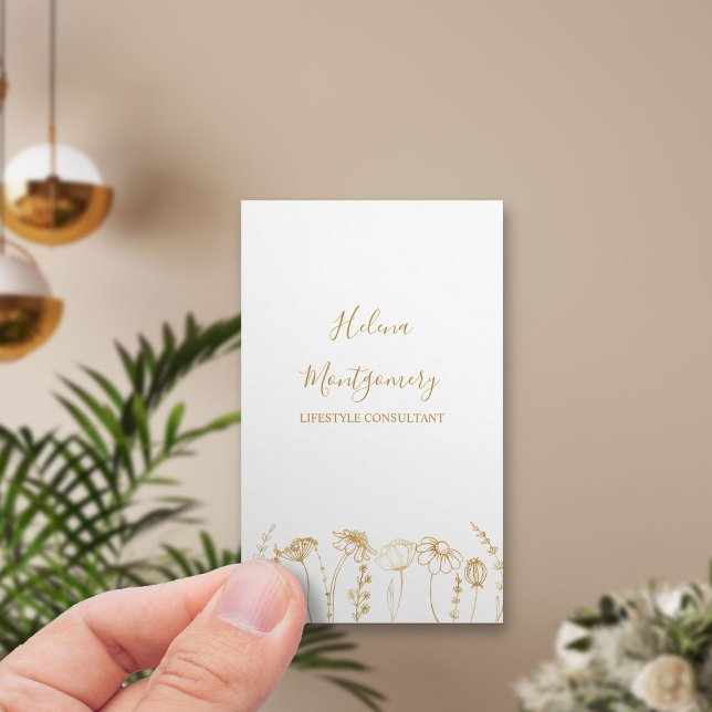 Tarjeta De Visita Profesional Femenino del Esbozo de Flor Silvestre  (Simple elegance - vertical business card in white with gold wildflowers)