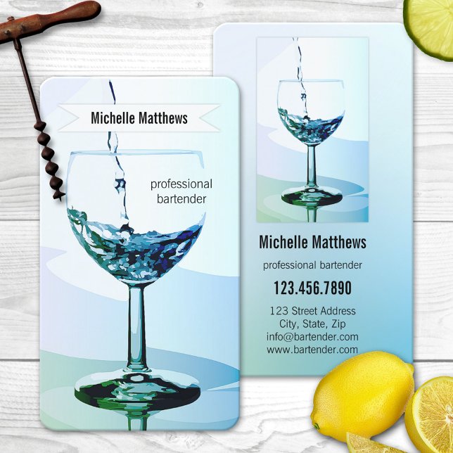 Tarjeta de visita profesional moderna para barman (Simple bartender business card with a painting of a glass with a liquid being poured in)