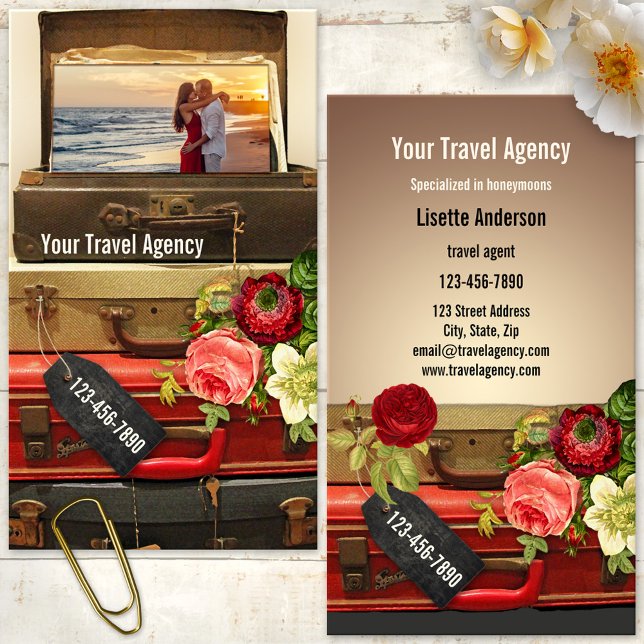Tarjeta de visita romántica para viajes en luna de (Romantic travel business card featuring vintage suitcases with roses and a custom photo)