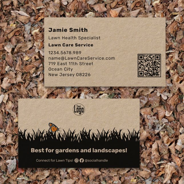 Tarjeta De Visita Servicio de atención al khaki y el jardín negro es (Scannable Khaki and Black Lawn Care Service Business Card)