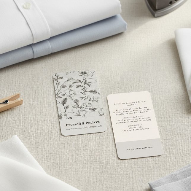Tarjeta De Visita Servicio elegante de planchado con flores grises (Elegant Gray Floral Laundry ironing Service Business Card.)