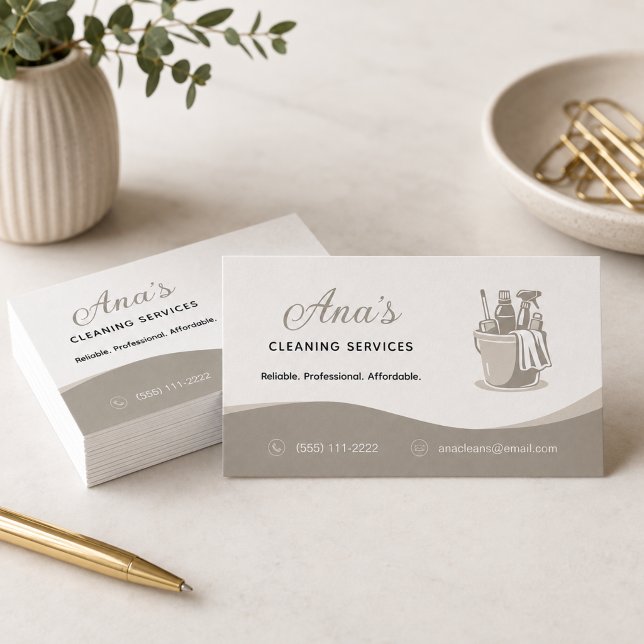 Tarjeta De Visita Servicios de Limpieza de Casas Beige (House Cleaning Services Beige Business Card)