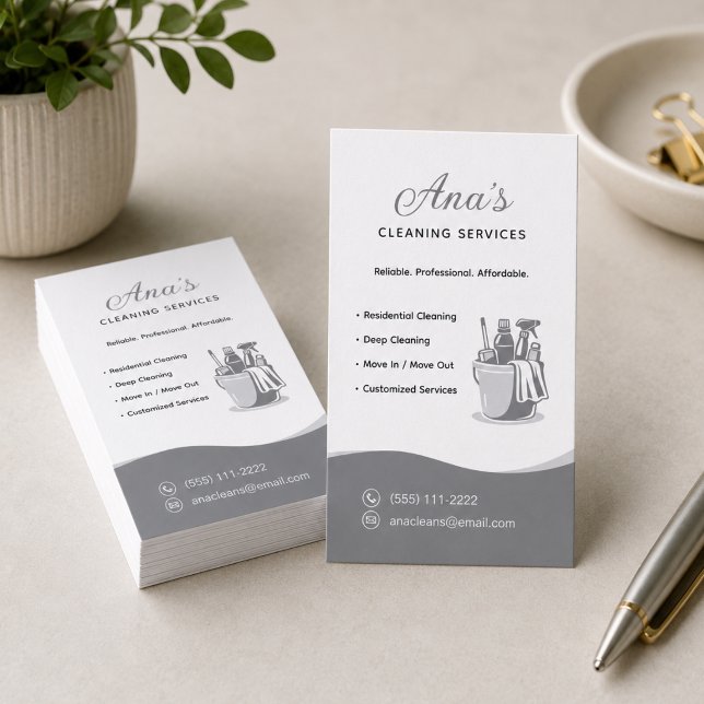 Tarjeta De Visita Servicios de Limpieza de Casas Gris (House Cleaning Services Gray Business Card)