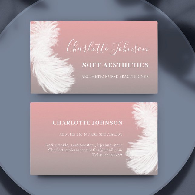 Tarjeta De Visita Skincare Enfermera estética rosa (Skincare aesthetics nurse professional feather on modern pink business card)