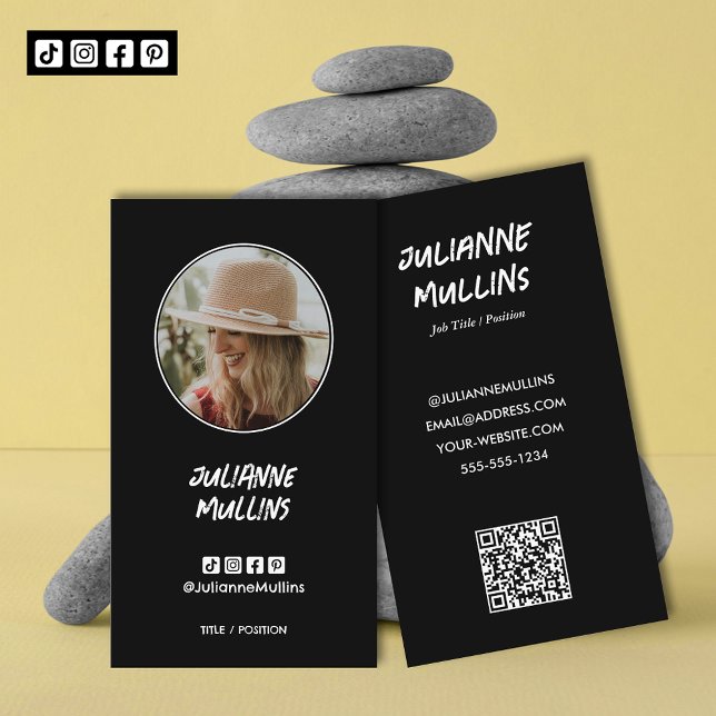 Tarjeta De Visita Social Media Influencer QR Code (
Social media influencer, content creator photo business cards with QR Code and 4 media icons)