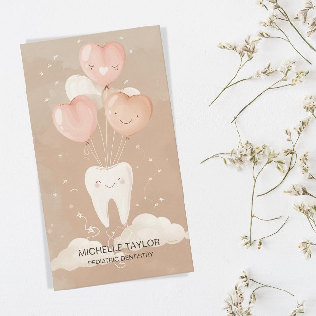 Tarjeta De Visita Sonrisa dental pediátrica en familia (cute tooth with balloons)