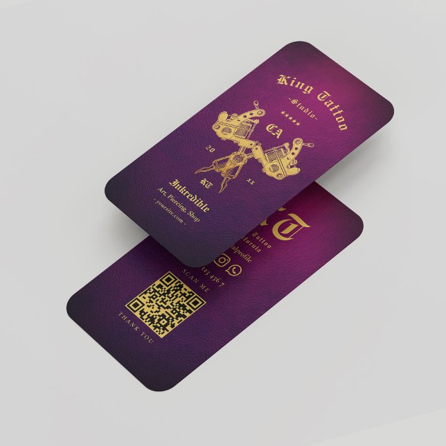 Tarjeta De Visita Tattoo Artist Studio Purple Gold Monograma moderno (Tattoo Artist Studio Purple Gold Monogram Modern Business Card
)