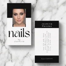 Técnico de uñas de foto elegante en blanco y negro
