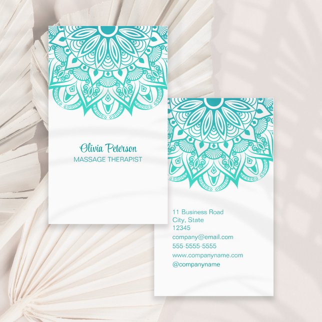 Tarjeta De Visita Terapia de Masaje Boho Turquoise Mandala (Boho Turquoise Mandala Massage Therapist Business Card on a sunny neutral dry palm leaf.)