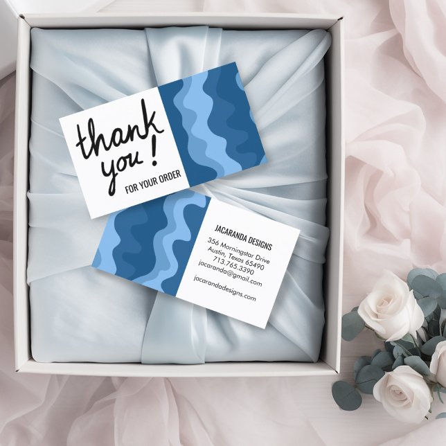Tarjeta De Visita Tiras onduladas Gracias por tu compra (Blue stripes thank you note business cards with hand lettering)