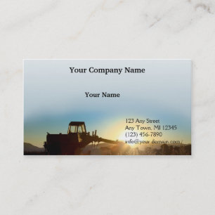 Tarjeta De Visita Tractor en la salida del sol en un fondo azul de