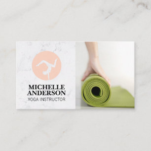 Tarjeta De Visita Una mujer que acumula yoga