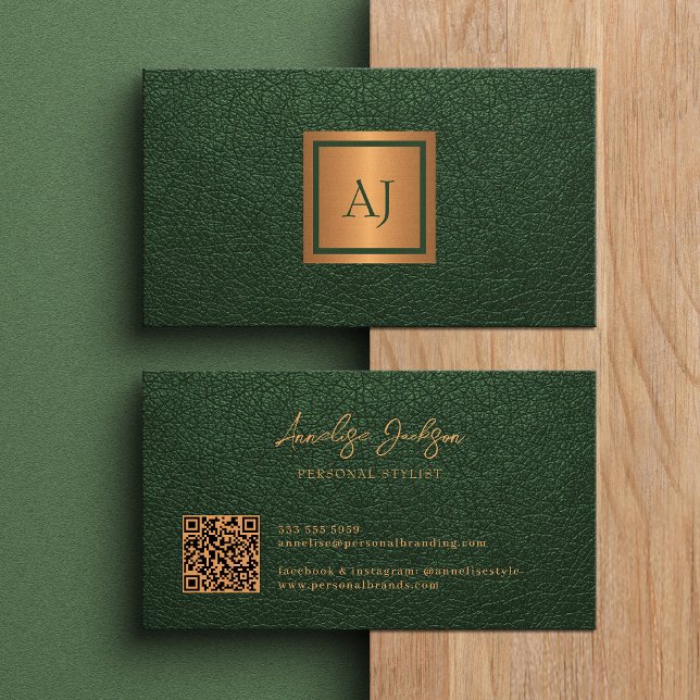 Tarjeta De Visita Unique modern bold monogram QR code gold green (Subido por el creador)