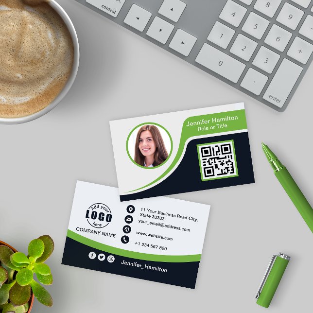 Tarjeta De Visita Verde negro profesional añada su código QR de logo (Subido por el creador)