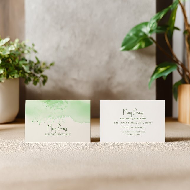 Tarjeta De Visita Verde simple sobre la acuarela verde (Green paint splash business card with fun text.)