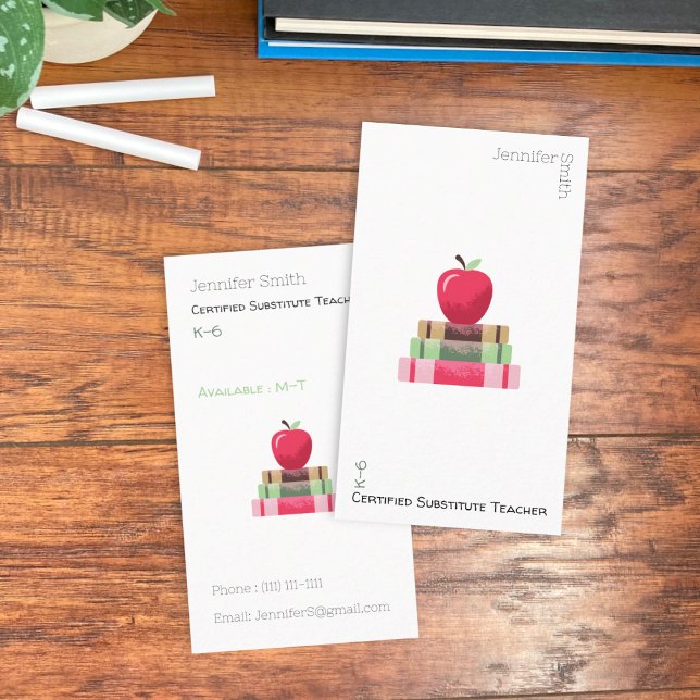 Tarjeta de visita vertical blanca de libro de manz (Red Apple on Books Tutor Double-sided Vertical White Business Card (Front and Back))