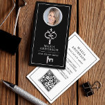 Tarjeta De Visita Vintage Silver Key Real Estate Agent Photo QR Code<br><div class="desc">Elegante tarjeta de visita con una hermosa llave con código QR. Añade tu nombre,  foto y datos de contacto para hacer una primera impresión duradera.</div>