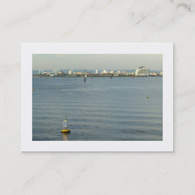 Tarjeta De Visita Vista sobre la bahía de Cardiff (bordeada) (Anverso)