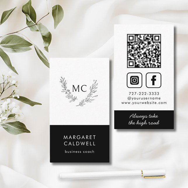 Tarjeta De Visita Wreath de monograma negro y blanco (Black and white monogram wreath social media QR code vertical business card)