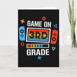 Tarjeta De vuelta al juego escolar de tercer grado, niños