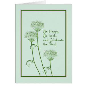 Tarjeta del Día de San Patricio en verde con flore