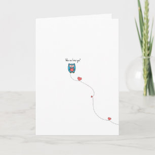 Tarjeta del Día de San Valentín con un búho Kawaii