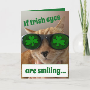 Tarjeta del día de St Patrick que ofrece un gato