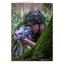 Tarjeta del muchacho de Nerf