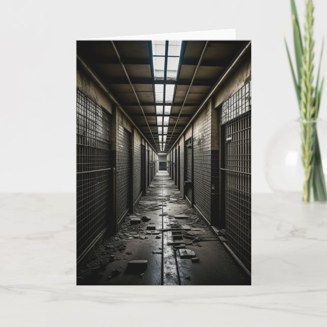 Tarjeta Dentro de una cárcel abandonada (Anverso)