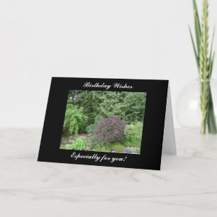 Tarjeta Deseos de cumpleaños en jardín escénico