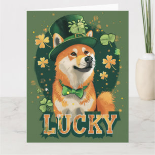 Tarjeta Día de San Patricio con perro Akita