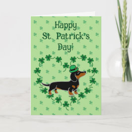 Tarjeta Día de San Patricio Dachshund negro y marrón posan