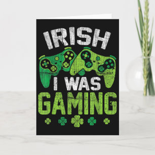Tarjeta Día de San Patricio divertido y feliz jugando vide