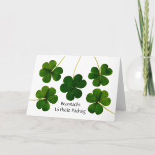 Tarjeta Día de San Patricio en Shamrock gaélico irlandés