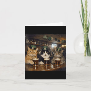 Tarjeta Día de San Patricio gatos divertidos bebiendo cerv