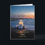 Tarjeta Día del Padre en recuerdo de Papá Padre<br><div class="desc">Honrando a un padre querido en el Día del Padre con una vela conmemorativa que brilla dentro de una corona en una playa serena. Una tarjeta de recuerdo sincero añade belleza al tributo.</div>