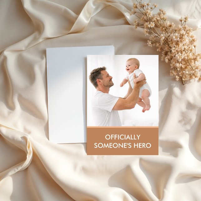 Tarjeta Día del Padre personalizado Oficialmente héroe de  (Subido por el creador)