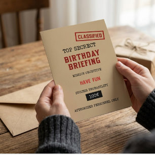 Tarjeta divertida de cumpleaños con informe clasif