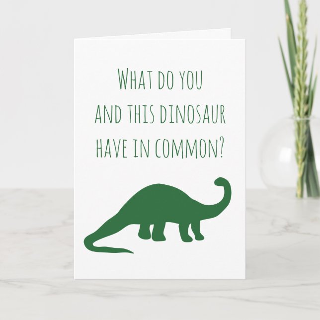 Tarjeta divertida de cumpleaños de dinosaurio para (Anverso)