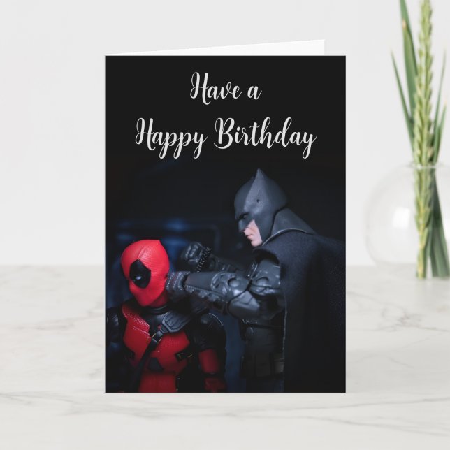 Tarjeta divertida de cumpleaños de superhéroe (Anverso)