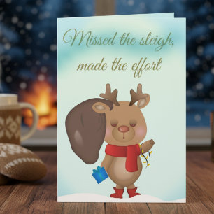 Tarjeta divertida de Navidad con un reno dormido