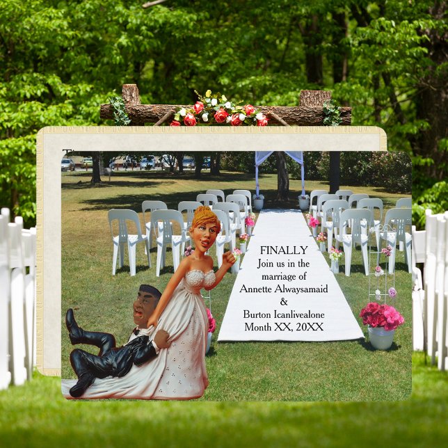 Tarjeta Divertida de Pareja Interracial que Finalm (Finally Getting Wed Funny Interracial Couple Card)